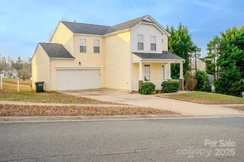 6143 Raisin Tree Ln, Charlotte, NC 28215