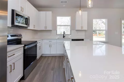 Kitchen - 116 Durham Rd, Stanley, NC 28164 photo 2 of 4