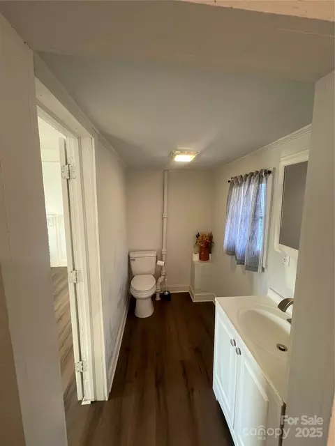 Bath - 516 Washington St, Cramerton, NC 28032 photo 1 of 2