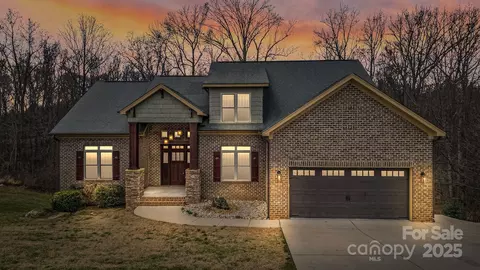 919 Maxine St, Kernersville, NC 27284