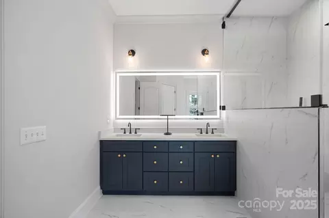 Bath - 357 Magnolia St, Davidson, NC 28036 photo 2 of 10