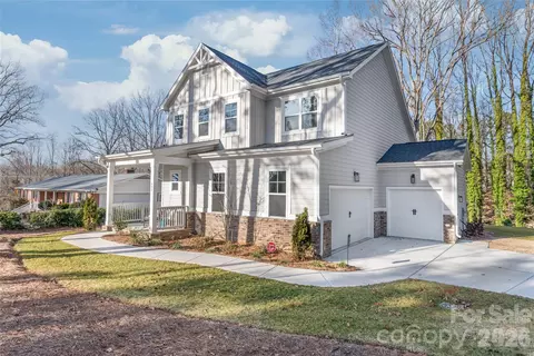 553 W Lowrance Ave, Mooresville, NC 28115