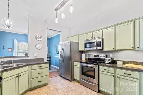Kitchen - 77 Stratford Pl, Sylva, NC 28779 photo 1 of 2