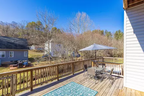 Exterior - 77 Stratford Pl, Sylva, NC 28779 photo 4 of 8