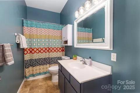 Bath - 77 Stratford Pl, Sylva, NC 28779 photo 3 of 3