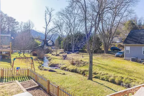 Exterior - 77 Stratford Pl, Sylva, NC 28779 photo 6 of 8