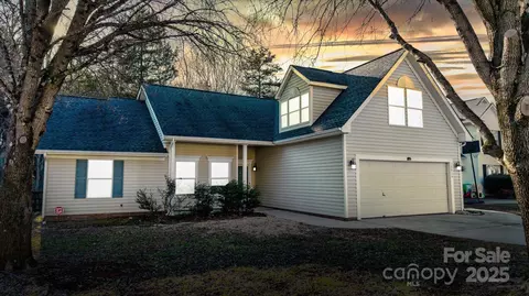 12016 Regent Ridge Ln, Charlotte, NC 28278