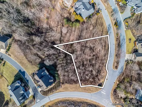 1509 Summit Hill Rd, Hendersonville, NC 28791