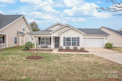 8714 Summer Serenade Dr, Huntersville, NC 28078