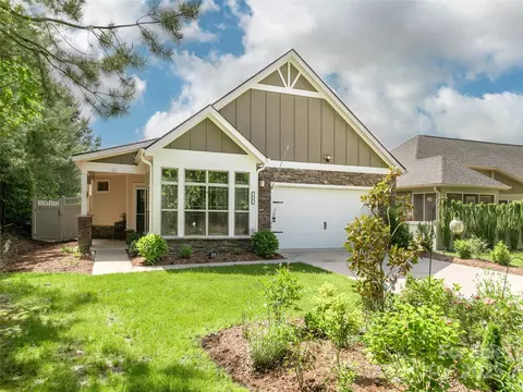51 Honeycrisp Ct, Flat Rock, NC 28731
