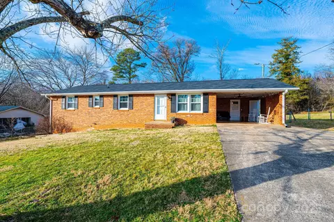 2745 33rd Ne Ave NE, Hickory, NC 28601
