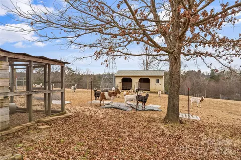 Exterior - 499 Indian Hill Rd, Olin, NC 28660 photo 6 of 8