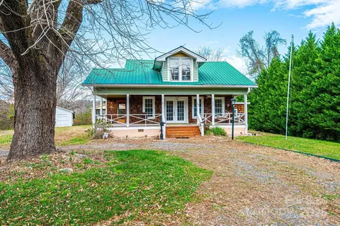 702 Broadway Nw St NW # B, Lenoir, NC 28645