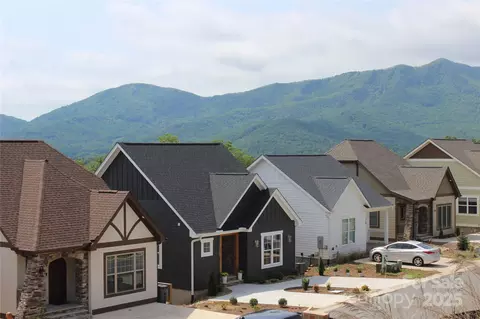 122 Chepstow Pl, Black Mountain, NC 28711