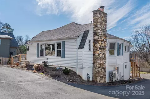 218 N Main St, Weaverville, NC 28787