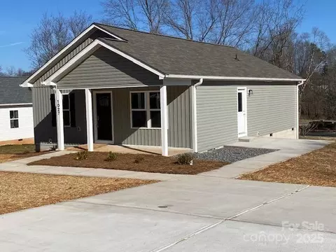 1027 Adams St, Statesville, NC 28677