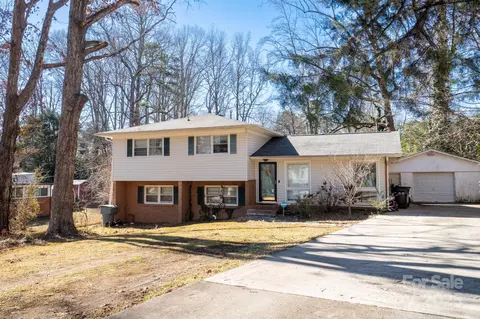 7716 Elwood Dr, Charlotte, NC 28227