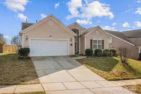 2943 Village Center Dr, Dallas, NC 28034