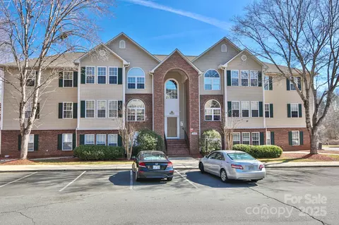 233 Mill Pond Dr, Winston Salem, NC 27106