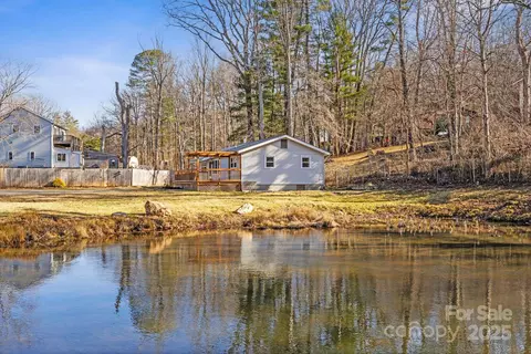 16 Rosscraggon Dr, Asheville, NC 28803