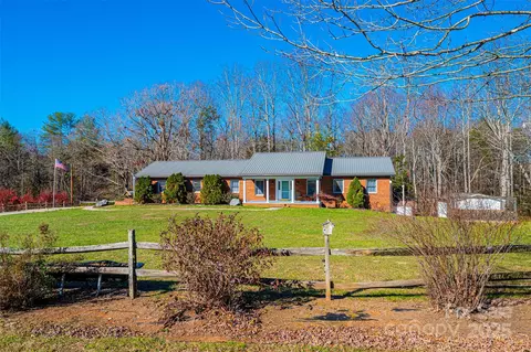 1710 Oakmont Dr, Lenoir, NC 28645