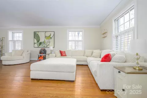 Living - 610 2nd Nw Ave NW, Conover, NC 28613 photo 2 of 4
