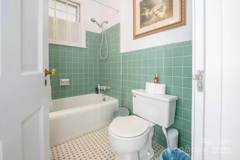 Bath - 610 2nd Nw Ave NW, Conover, NC 28613 photo 1 of 3