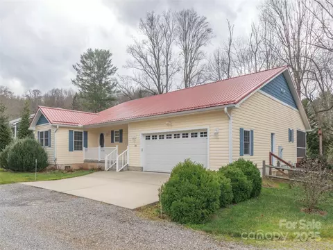 29 Deborah Ln, Waynesville, NC 28786