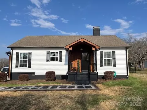 3186 Catawba St, Claremont, NC 28610