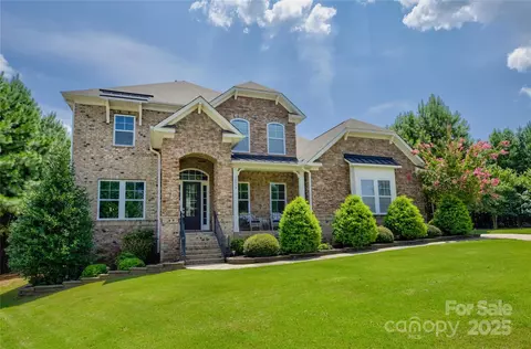 16524 Governors Club Ct, Charlotte, NC 28278
