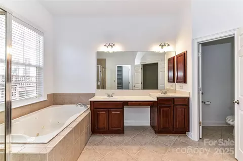 Bath - 319 Ohenry Ave, Davidson, NC 28036 photo 2 of 3