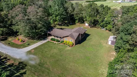115 Coulwood Dr, Hiddenite, NC 28636