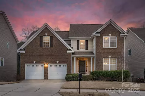 14104 Green Birch Dr, Pineville, NC 28134