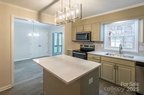 833 E Chestnut St, Stanley, NC 28164 photo 2