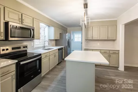 833 E Chestnut St, Stanley, NC 28164 photo 6