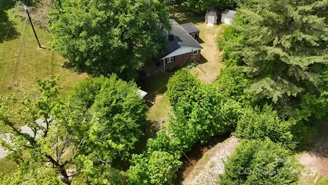 833 E Chestnut St, Stanley, NC 28164 photo 4