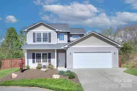 4 Stone River Dr, Asheville, NC 28804