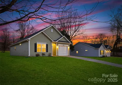 1140 Thayer Glen Ct, Charlotte, NC 28213
