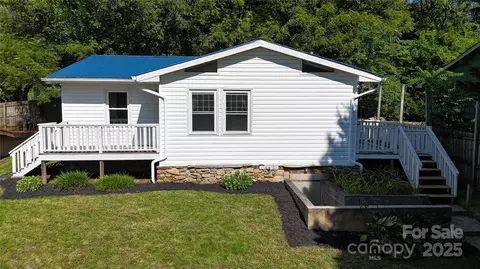 9 Snyder Dr, Asheville, NC 28804