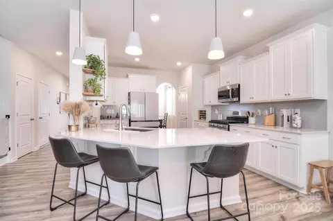 124 Doncaster Dr, Mooresville, NC 28115