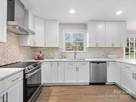 122 Lansdowne Rd, Charlotte, NC 28270