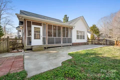 Exterior - 449 Doves Crest Ct, Stanley, NC 28164 photo 5 of 5