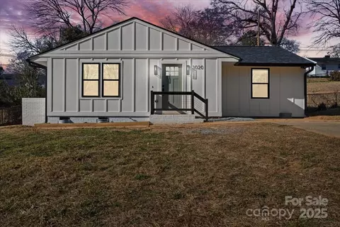 3020 Bellaire Dr, Charlotte, NC 28216