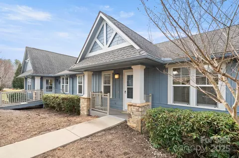 3002 Blue Goose Ct, Hendersonville, NC 28792