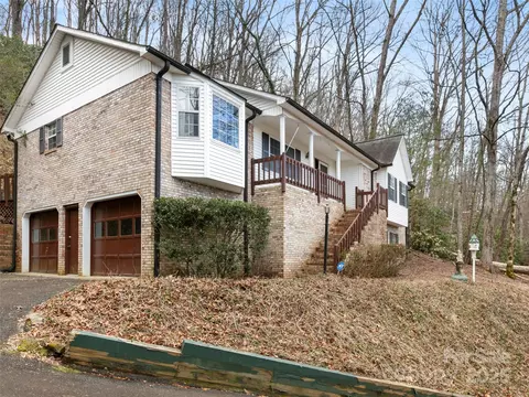 416 Hunters Glen Ln, Hendersonville, NC 28739