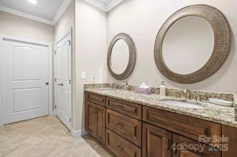 Bath - 2008 Surefire Ct, Denver, NC 28037 photo 3 of 4