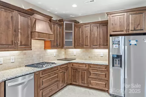 Kitchen - 2008 Surefire Ct, Denver, NC 28037 photo 2 of 3