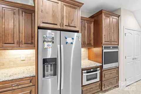Kitchen - 2008 Surefire Ct, Denver, NC 28037 photo 3 of 3