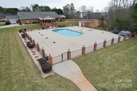 Exterior - 2008 Surefire Ct, Denver, NC 28037 photo 5 of 6