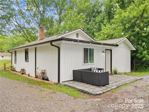 479 Enka Lake Rd, Candler, NC 28715